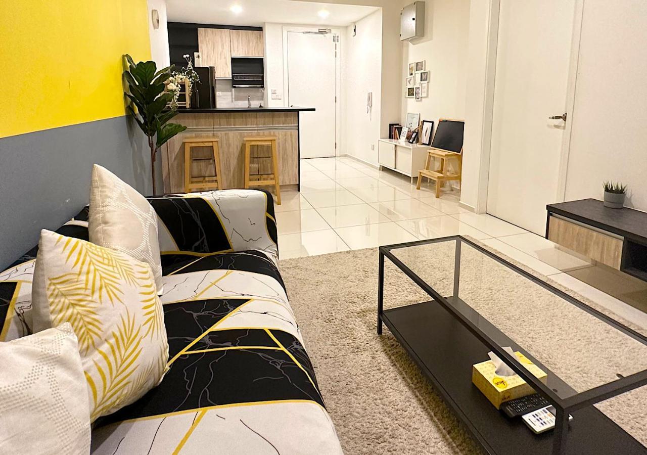 Robertson By Jr' Homes Apartemen *